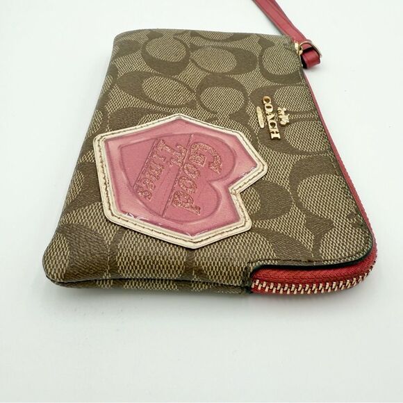 Coach Corner Zip Wristlet in Signature Canvas with Disco Patches - in EUC - Picture 5 of 7